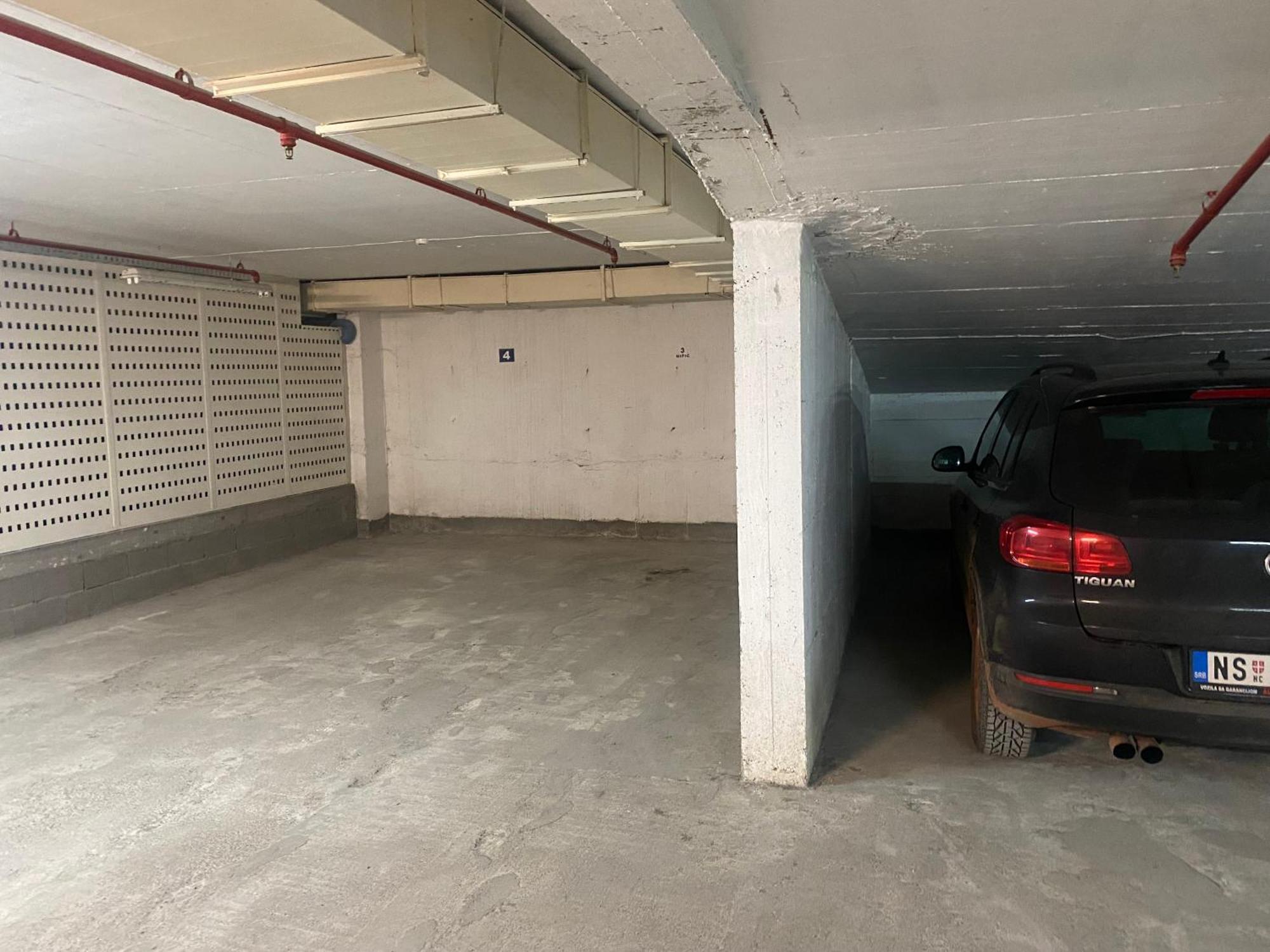 Luxury Apartments Parking In Garage Ni Esterno foto